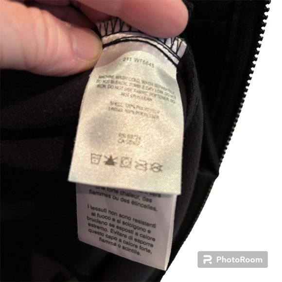 2XT Columbia Omni-Shield black jacket  zippered fro t and pockets.  Like new - Picture 5 of 6